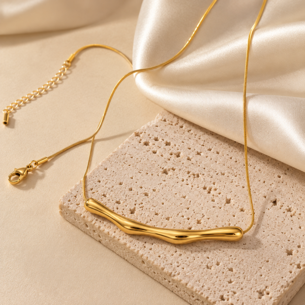 Geometrical contemporary necklace - Image 3