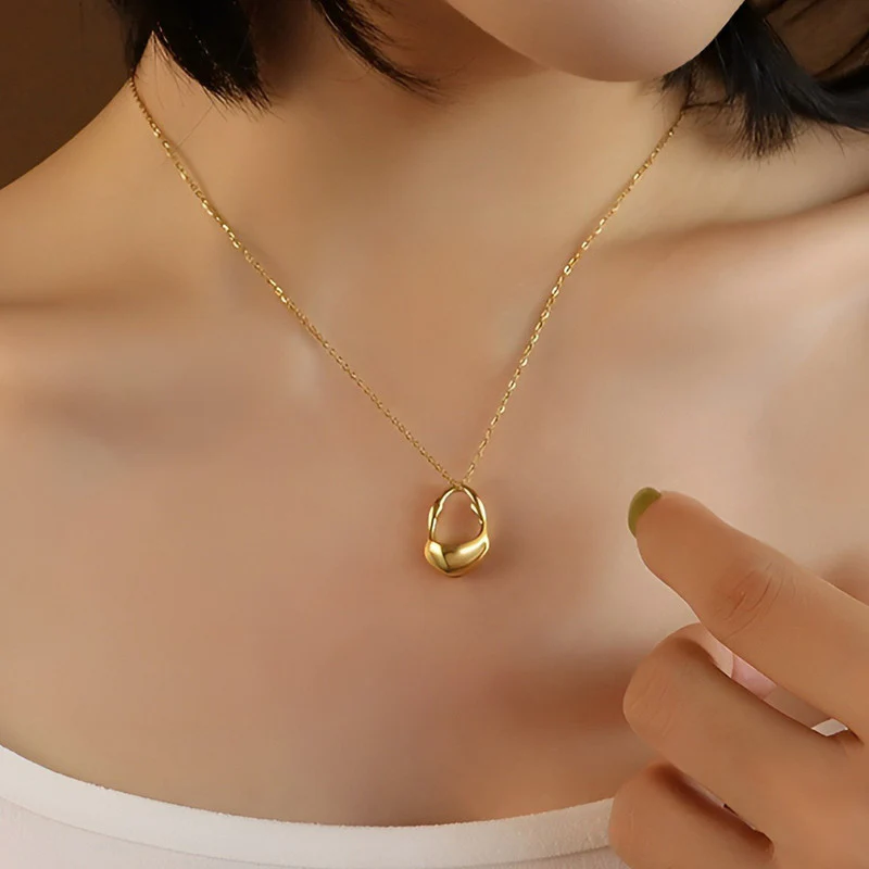 Woobly Oval Neckalce