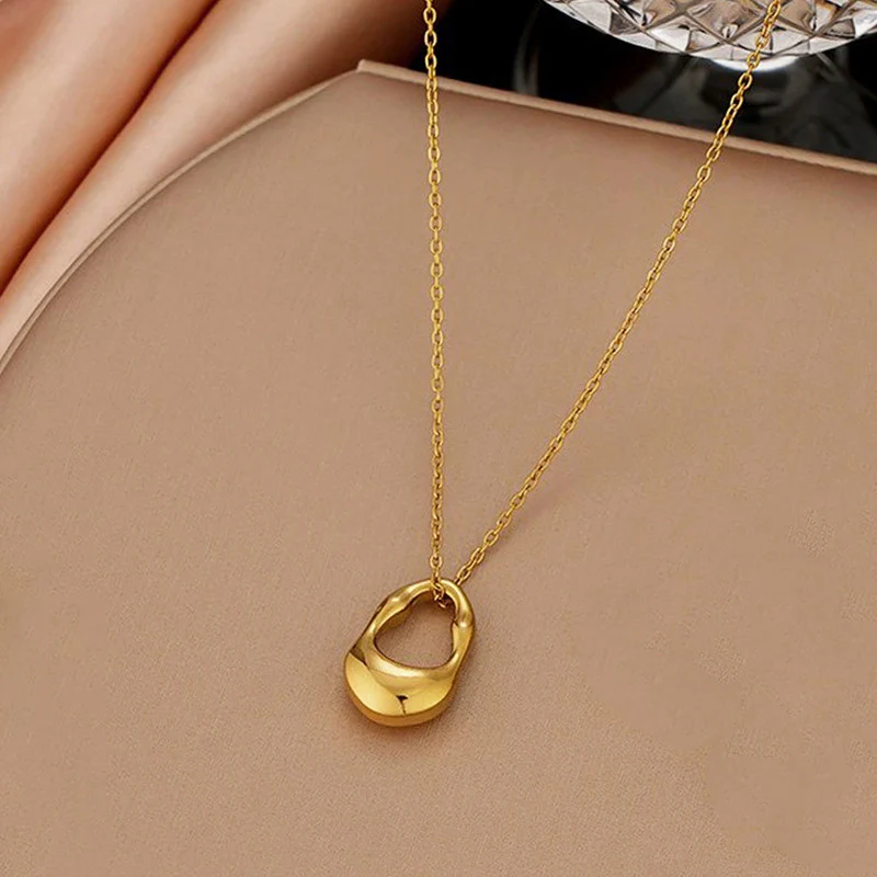 Woobly Oval Neckalce