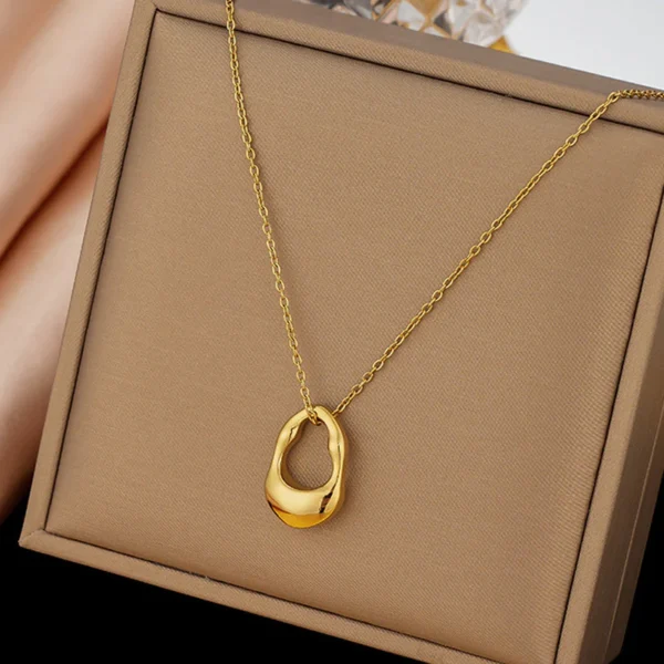 Woobly Oval Neckalce - Image 2