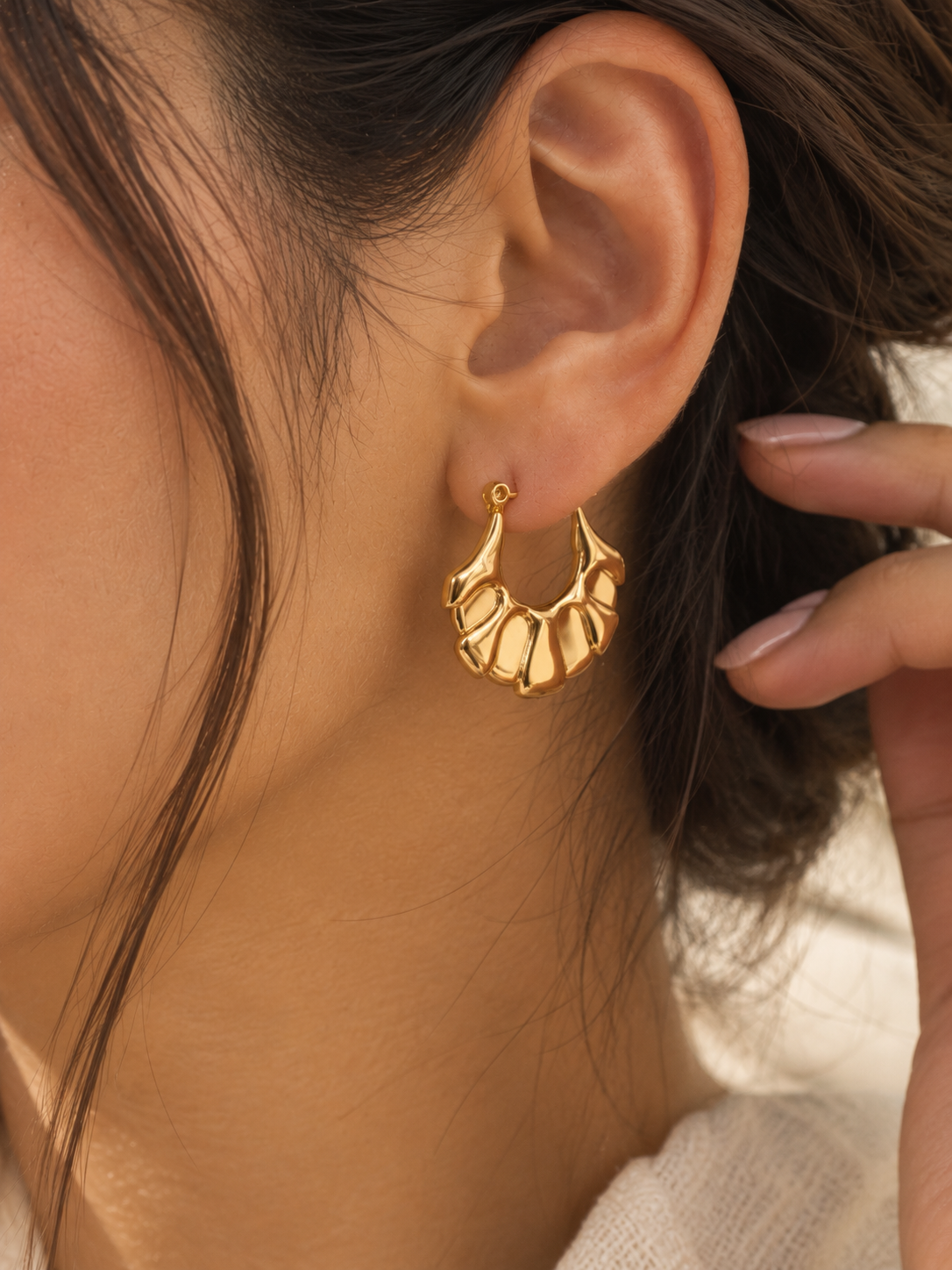 Shell Shaped Hoop Earrings - Image 3