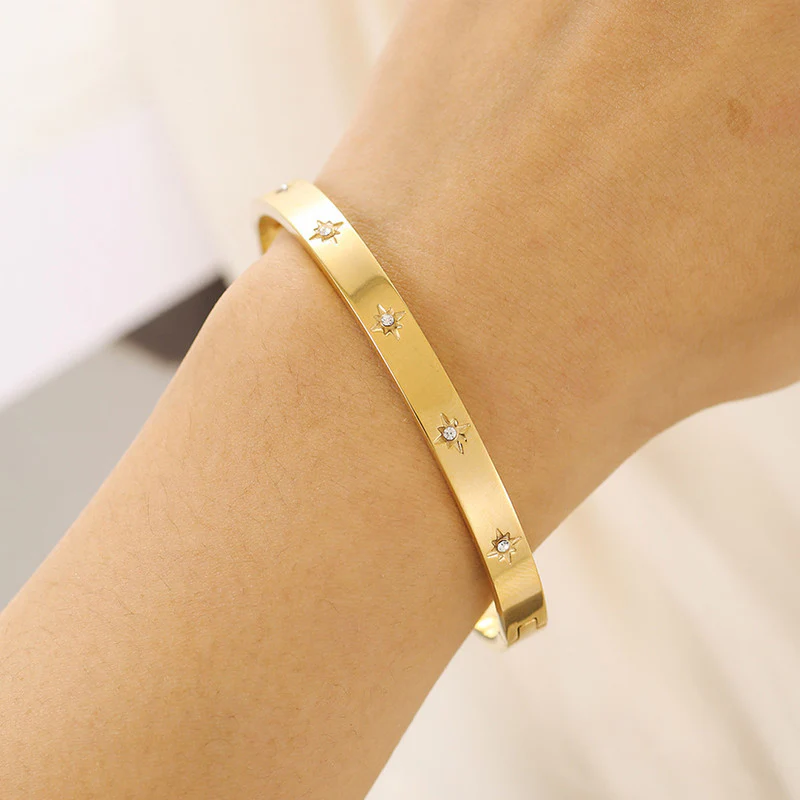 Floral Diamond Studded Bangle
